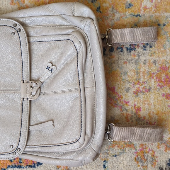 The Sak Ventura Classic Genuine Pebbled Leather Convertible Backpack Light Gray - Picture 4 of 16